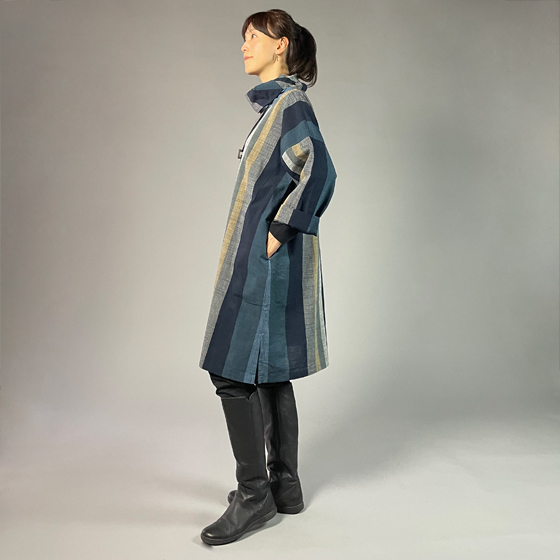 【遠州綿紬】オフタートルロングチュニック　重ね縞　「十六夜」紺の画像