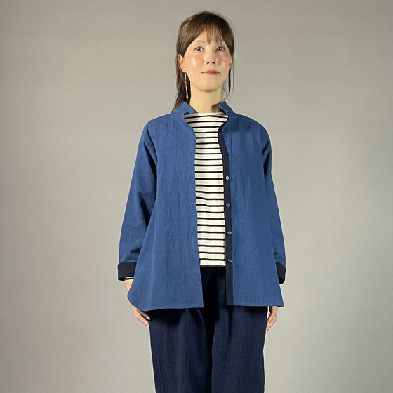 【備後絣】藍染め　台衿付きスタンドカラーブラウス　配色切り替え　中紺　青の画像