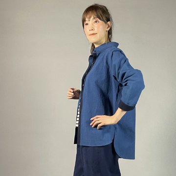 【備後絣】藍染め　台衿付きスタンドカラーブラウス　配色切り替え　中紺　青の画像
