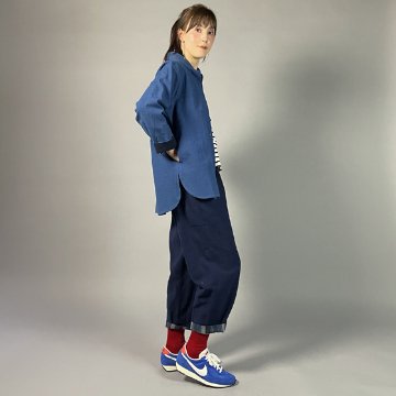 【備後絣】藍染め　台衿付きスタンドカラーブラウス　配色切り替え　中紺　青の画像