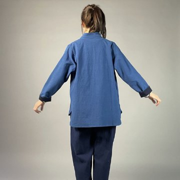 【備後絣】藍染め　台衿付きスタンドカラーブラウス　配色切り替え　中紺　青の画像