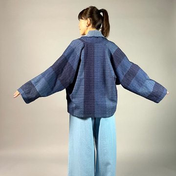 【遠州木綿】藍染め　羽織ショートジャケット　刺し子風　カツオ縞ベース紺の画像