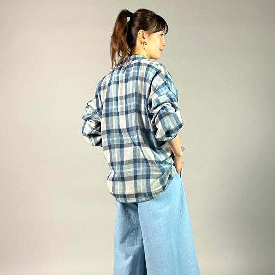 【遠州木綿】藍染め　ダブルガーゼのスタンドカラーシャツ　の画像