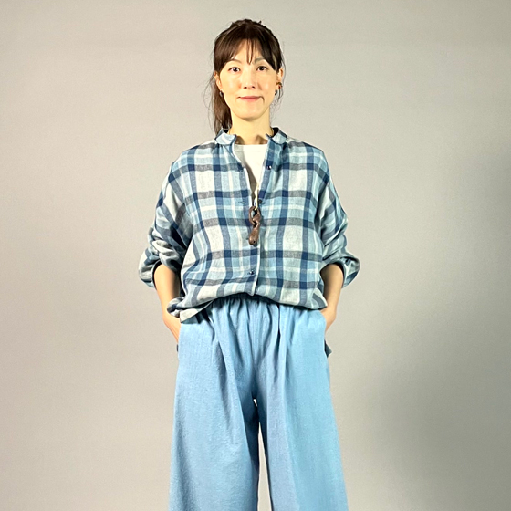【遠州木綿】藍染め　ダブルガーゼのスタンドカラーシャツ　の画像