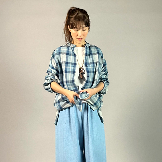 【遠州木綿】藍染め　ダブルガーゼのスタンドカラーシャツ　の画像