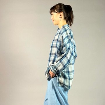 【遠州木綿】藍染め　ダブルガーゼのスタンドカラーシャツ　の画像