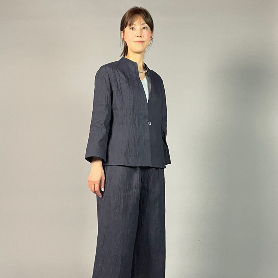 【近江ちぢみ】ノーカラージャケット　なす紺の画像