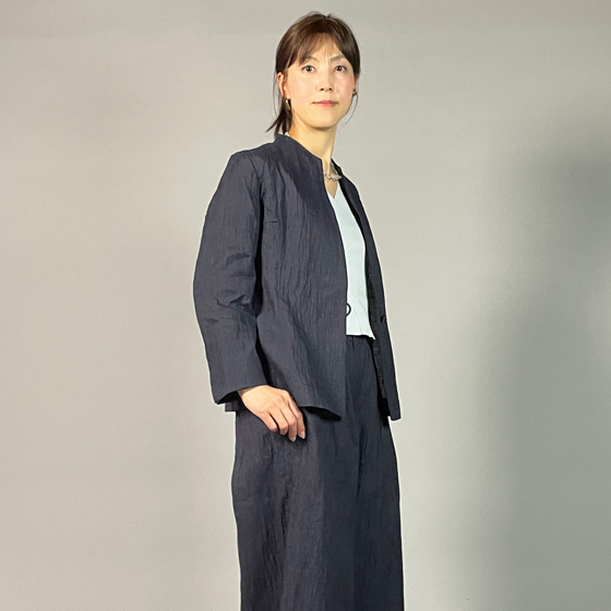 【近江ちぢみ】ノーカラージャケット　なす紺の画像