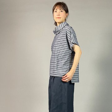 【亀田縞】オフタートルフレンチブラウス　綿ちぢみ　グレー地紺ストライプの画像
