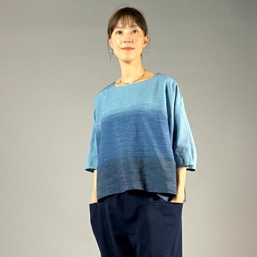 【遠州木綿】藍染め　ワイドＴブラウス　藍染段ぼかしの画像