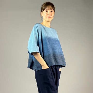 【遠州木綿】藍染め　ワイドＴブラウス　藍染段ぼかしの画像