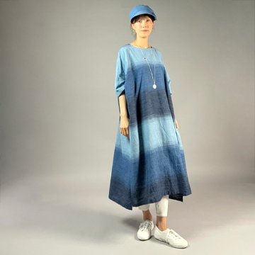 【遠州木綿】藍染め　ワイド・ノーカラーワンピース　藍染段ぼかし　の画像