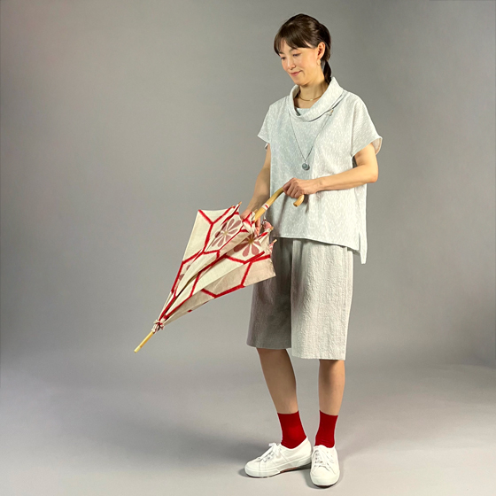 【備後絣】オフタートルフレンチブラウス　白チリ絣の画像