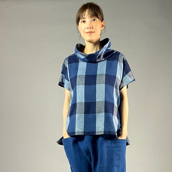 【遠州木綿】藍染め　フレンチオフタートルブラウス　格子の画像