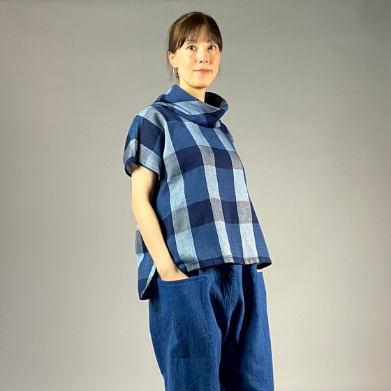 【遠州木綿】藍染め　フレンチオフタートルブラウス　格子の画像