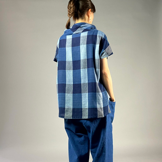 【遠州木綿】藍染め　フレンチオフタートルブラウス　格子の画像