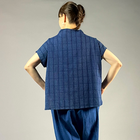 【遠州木綿】藍染め　スキッパーフレンチ袖　刺し子風の画像