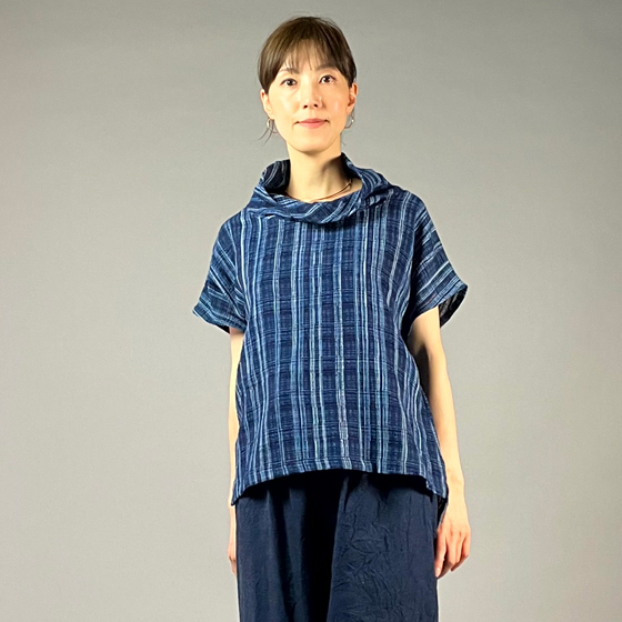 【遠州木綿】藍染め　フレンチオフタートルブラウス　ソフト格子の画像