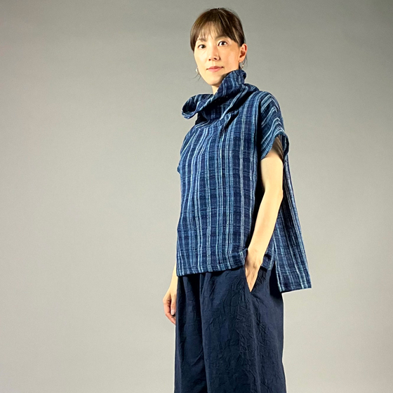 【遠州木綿】藍染め　フレンチオフタートルブラウス　ソフト格子の画像