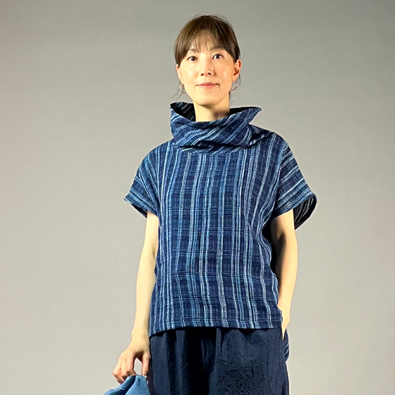 【遠州木綿】藍染め　フレンチオフタートルブラウス　ソフト格子の画像