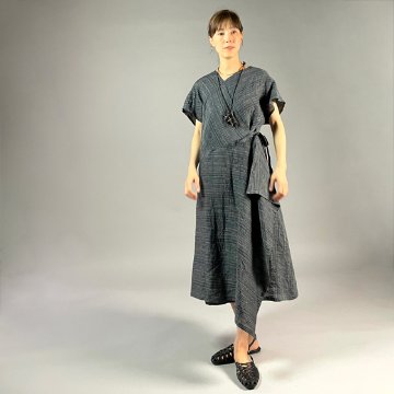 【遠州織物】麻100％　カシュクールワンピース　黒×草色縞の画像