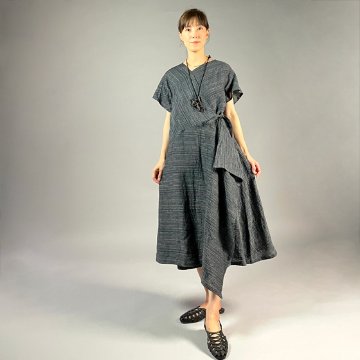 【遠州織物】麻100％　カシュクールワンピース　黒×草色縞の画像