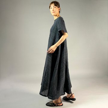 【遠州織物】麻100％  三角フレアワンピース　黒グレー縞の画像