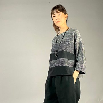 【遠州綿紬】七分袖ノーカラープルオーバー　みやま4列　黒の画像