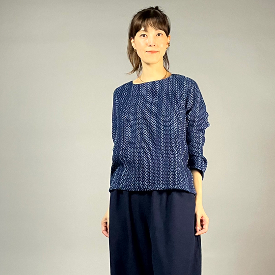 【遠州木綿】ノーカラープルオーバー　藍染 刺し子織 : 柿の花つなぎ / 紺 の画像