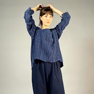 【遠州木綿】ノーカラープルオーバー　藍染 刺し子織 : 柿の花つなぎ / 紺 の画像