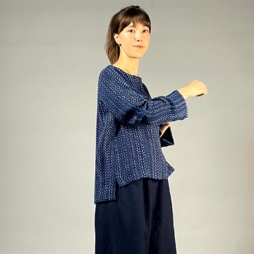 【遠州木綿】ノーカラープルオーバー　藍染 刺し子織 : 柿の花つなぎ / 紺 の画像