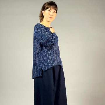 【遠州木綿】ノーカラープルオーバー　藍染 刺し子織 : 柿の花つなぎ / 紺 の画像