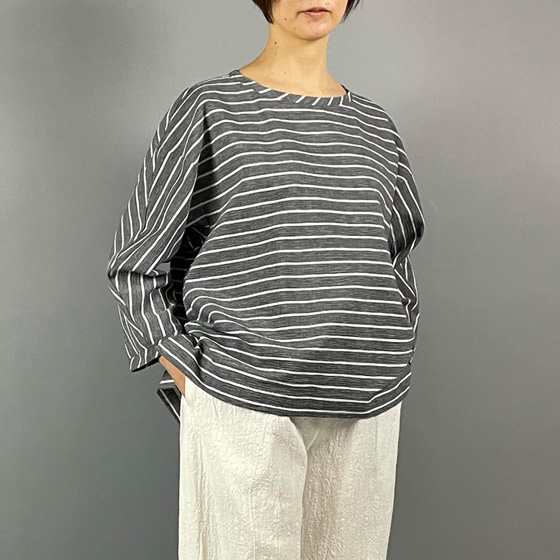 【亀田縞】ボーダーTブラウス　楊柳　グレーの画像