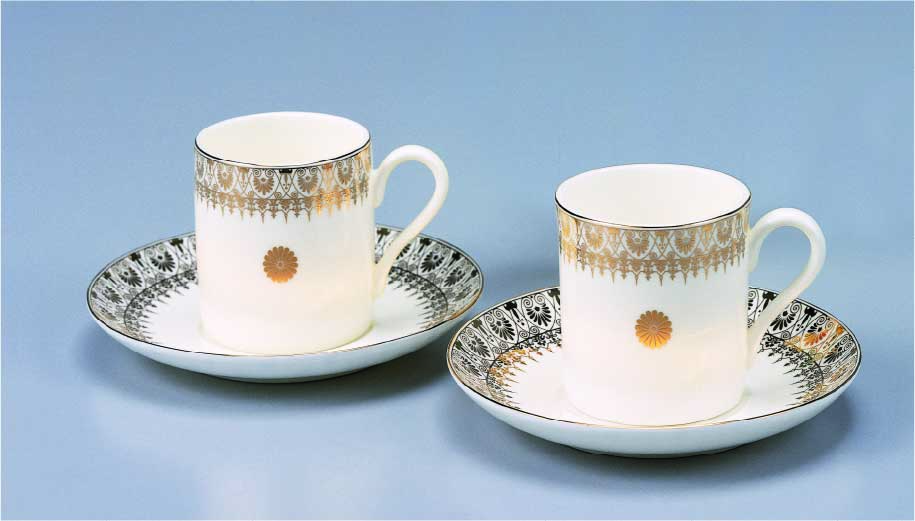 宮中晩餐会 洋食器 (菊紋入り)｜東京叙勲-叙勲・褒章の菊紋入り記念品販売