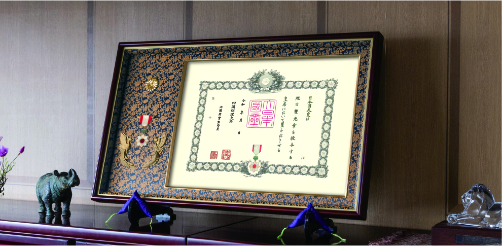 特選 オリジナル高級鳳凰付 勲記・勲章額F-1　　褒章の記・褒章額F-11（菊紋入り）の画像