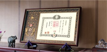 特選 オリジナル高級鳳凰付 勲記・勲章額F-1　　褒章の記・褒章額F-11（菊紋入り）の画像