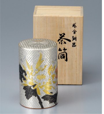 彫金茶筒（菊紋入り・桐箱入り）の画像