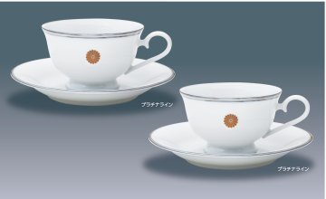 カップ＆ソーサーセット（菊紋入り）の画像