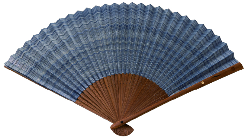 伊場仙 しけびき扇子セット 青（菊紋入り）の画像