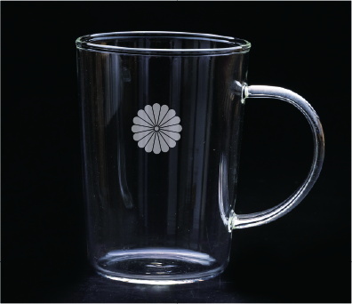 手付きマグカップ（菊紋入り）の画像