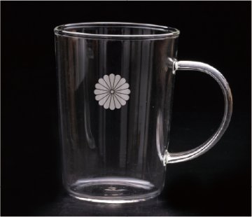 手付きマグカップ（菊紋入り）の画像