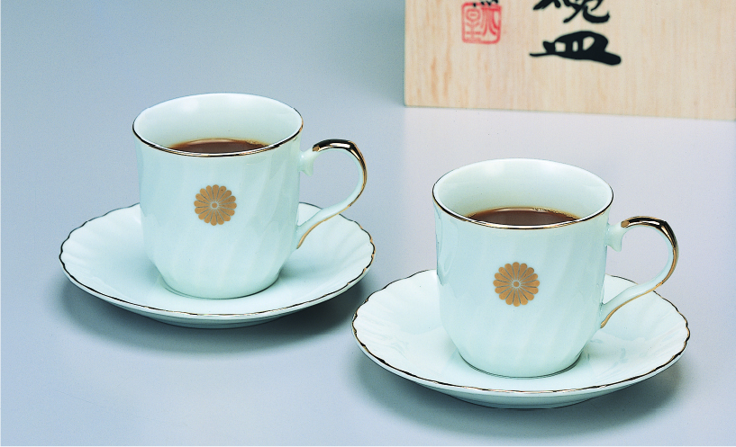美濃焼コーヒーカップ（菊紋入り）の画像