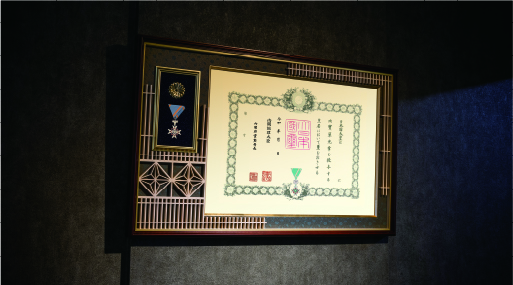 書院組子　勲記・勲章用額　J-3（菊紋入り）の画像