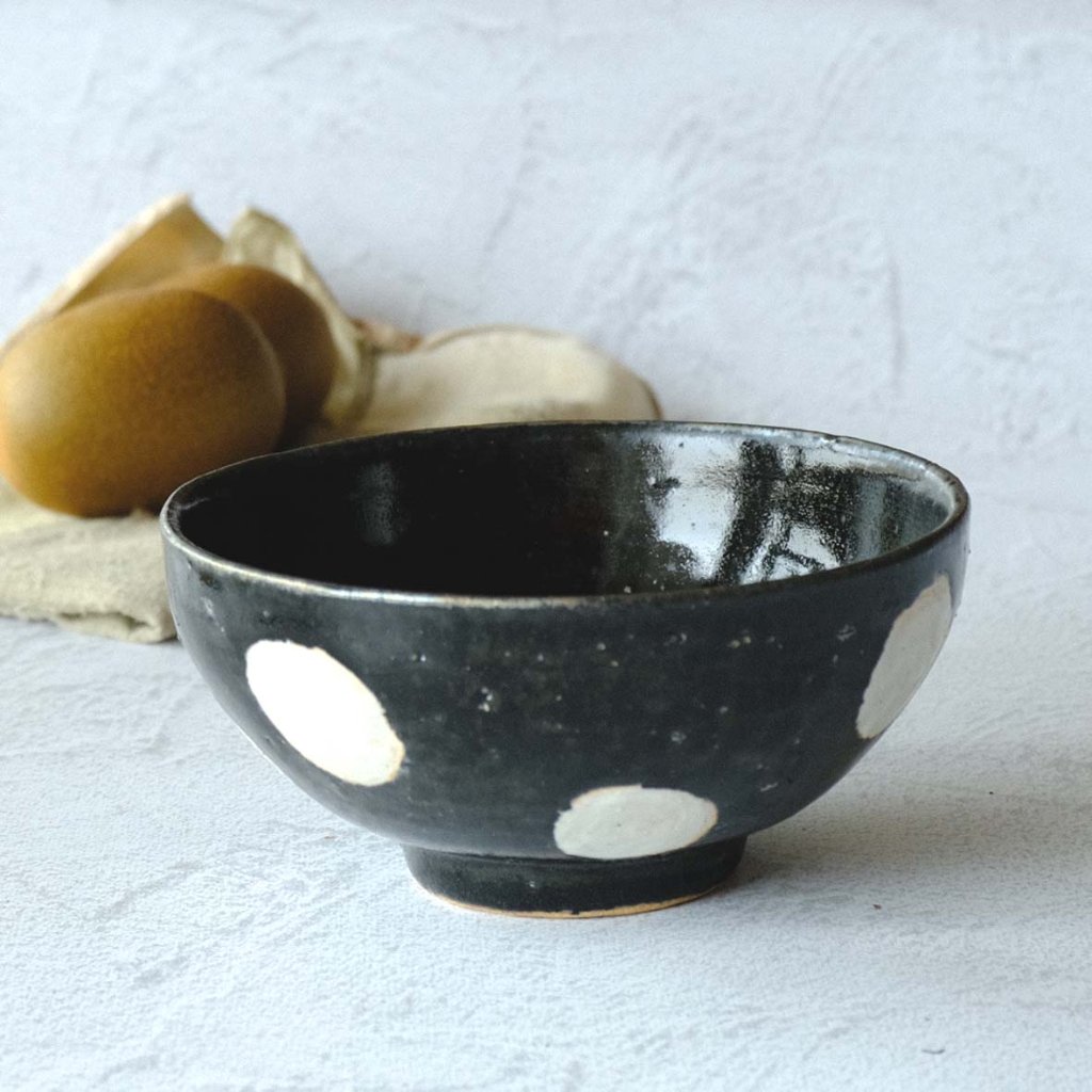 クロ地白水玉茶碗の画像