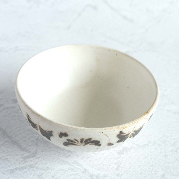 泥白からくさ飯碗の画像