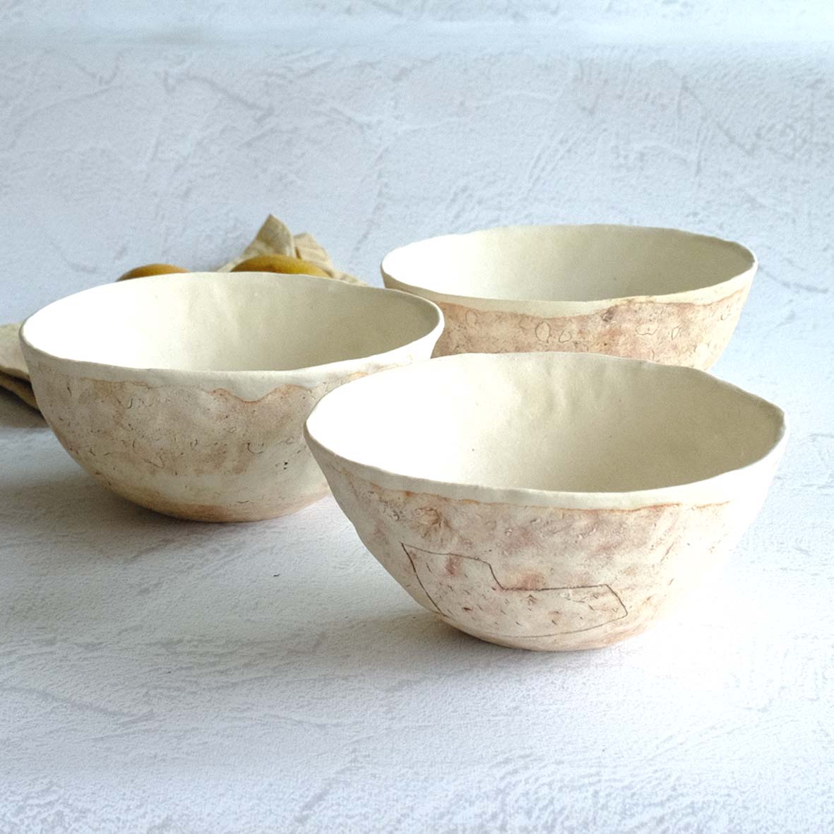 Amazon.co.jp: 信楽焼 17号焦げひねりすいれん鉢 睡蓮鉢 スイレン鉢