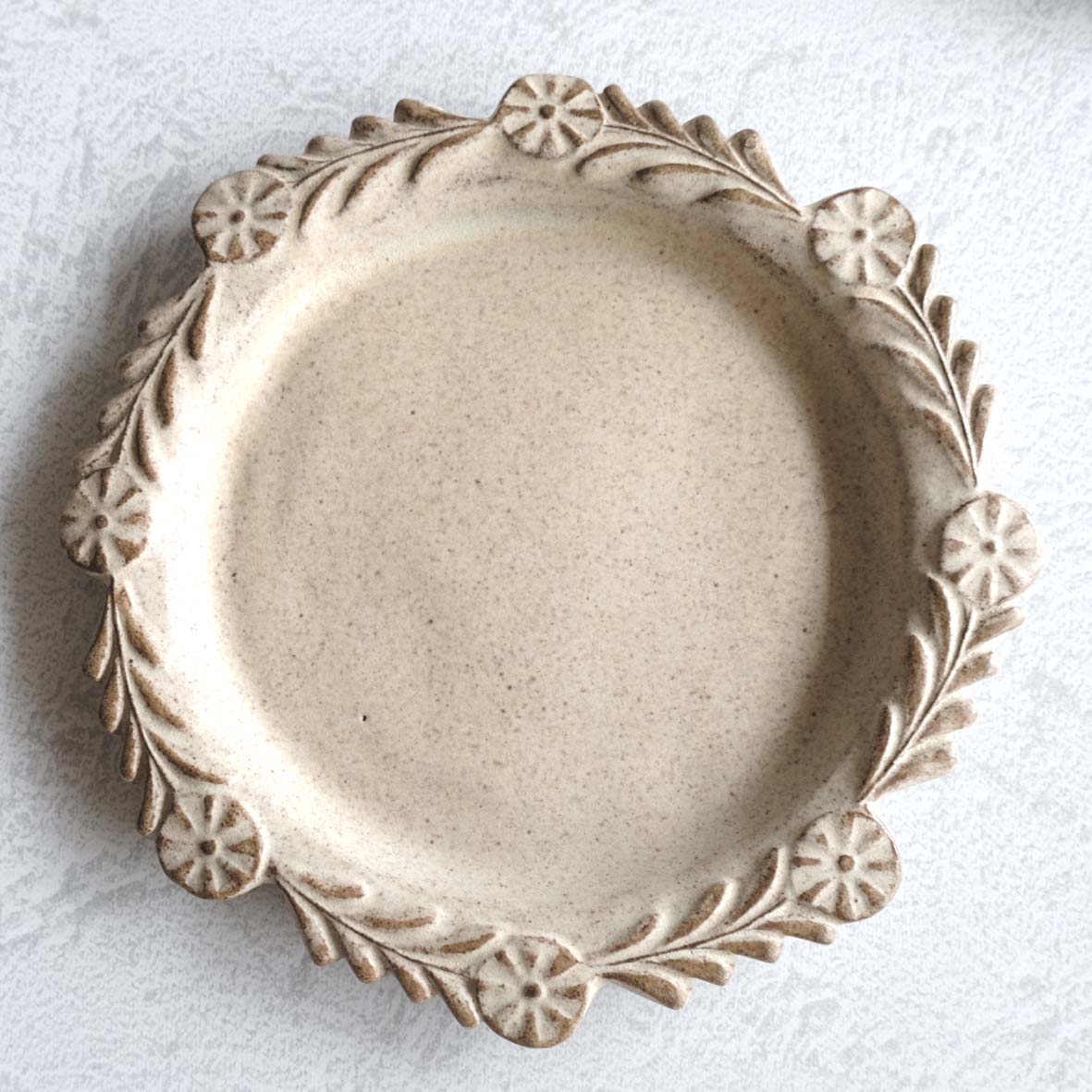 縁取り皿の画像