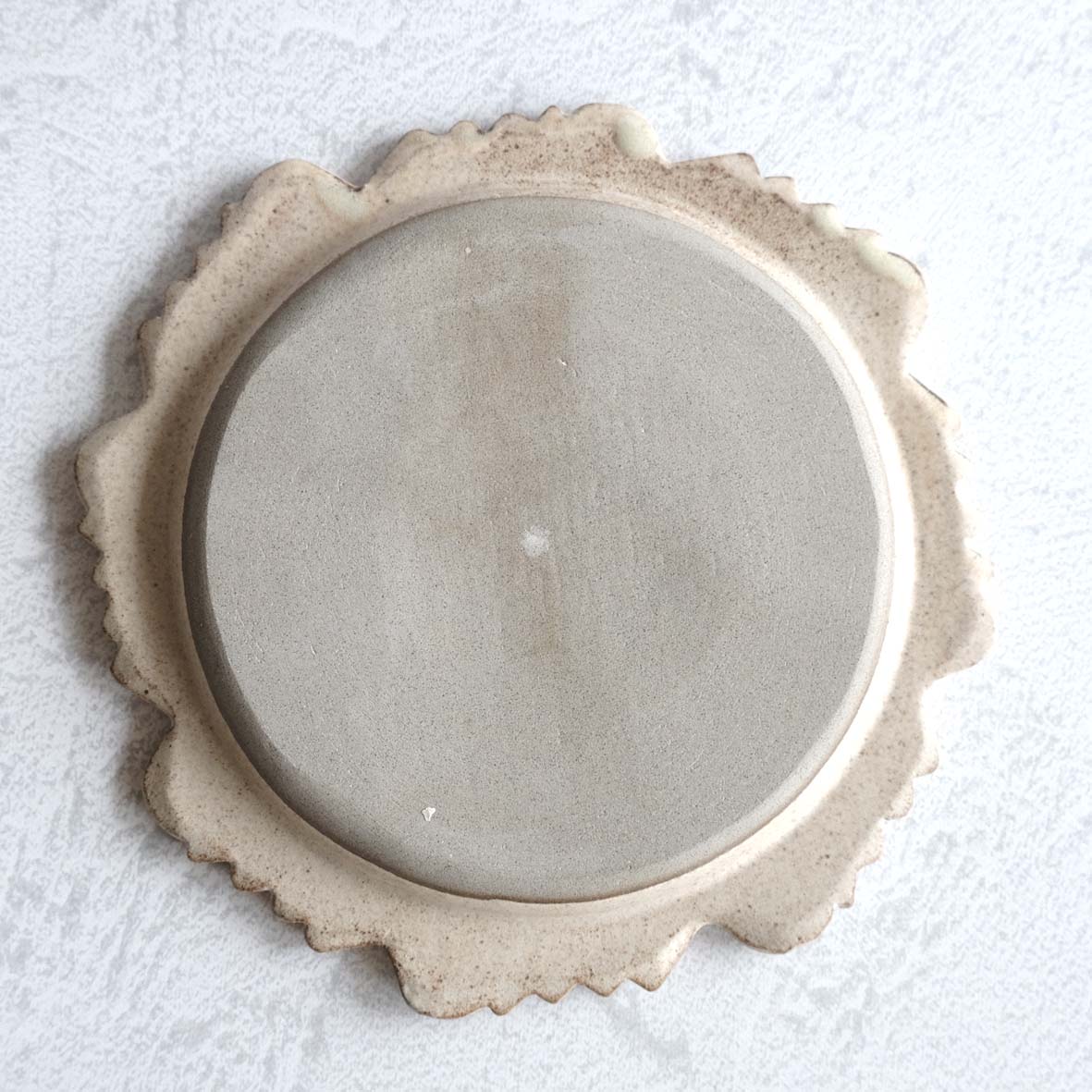 縁取り皿の画像