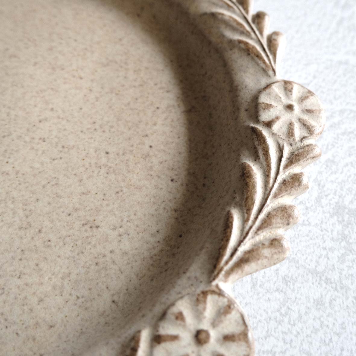 縁取り皿の画像