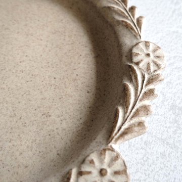 縁取り皿の画像